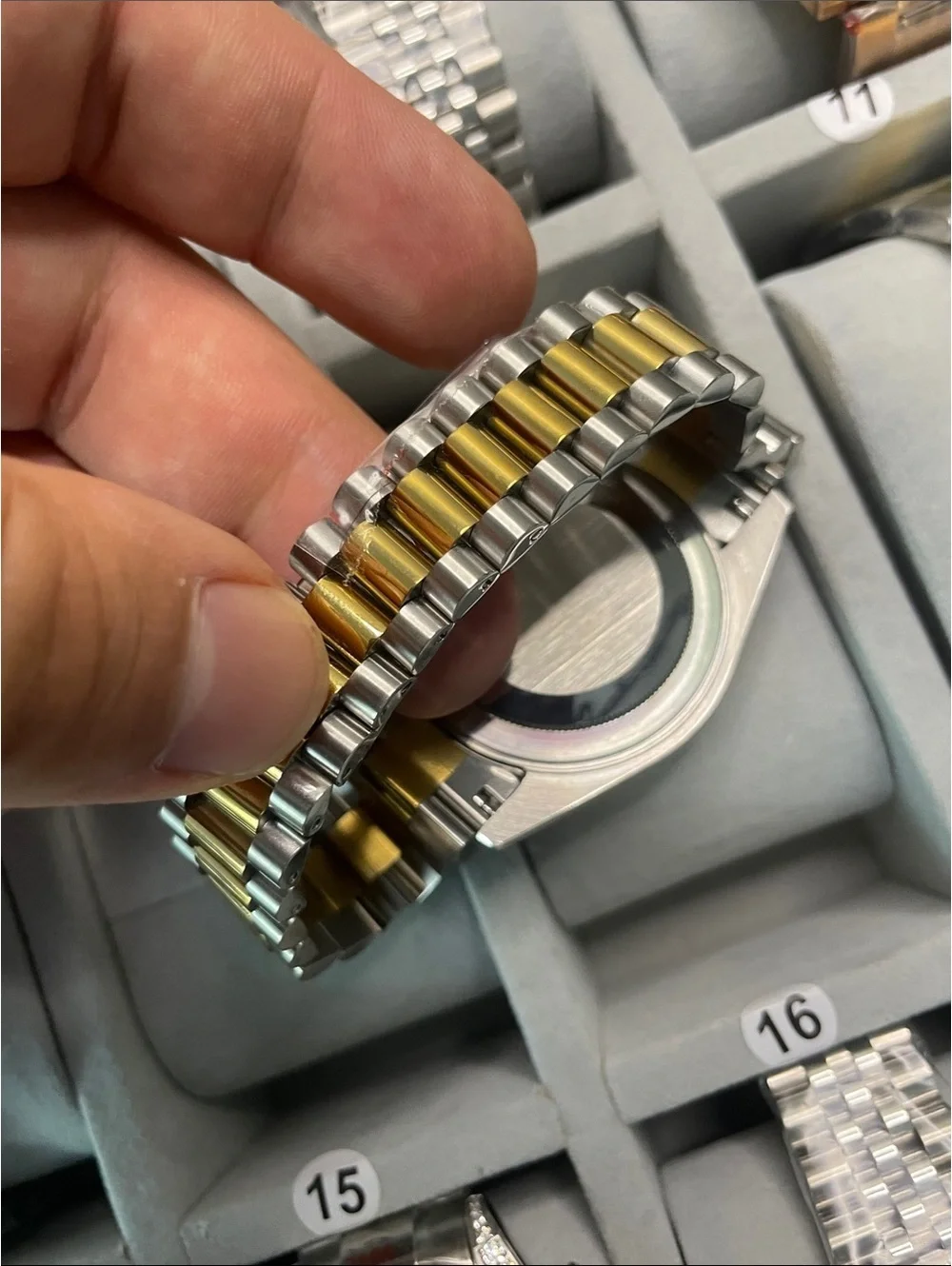 Elegant watch sapphire crystal automatic stock 274